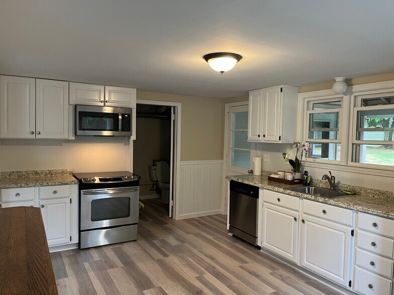 Building Photo - 17 Southridge Dr