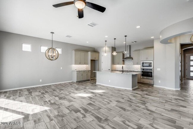 Building Photo - 2661 S Olympic Dr