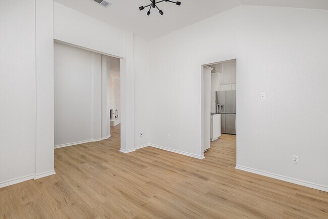 Building Photo - 745 Amhurst Ct