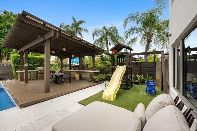 Building Photo - 9465 NW 52nd Doral Ln