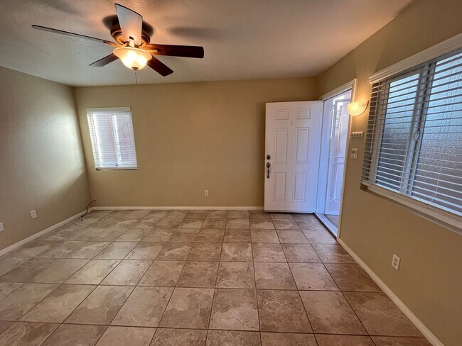 Building Photo - kl303r