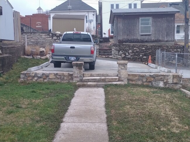 Off-Street Parking - 410 Sandusky Ave