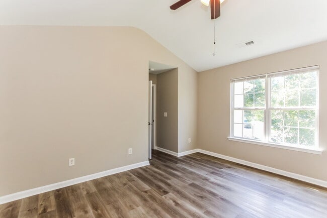 Building Photo - 906 Valley Ridge Rd