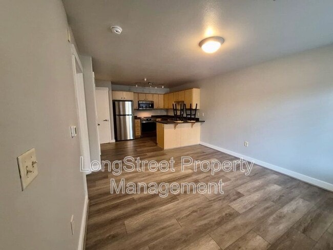 Building Photo - 9837 NE Irving St