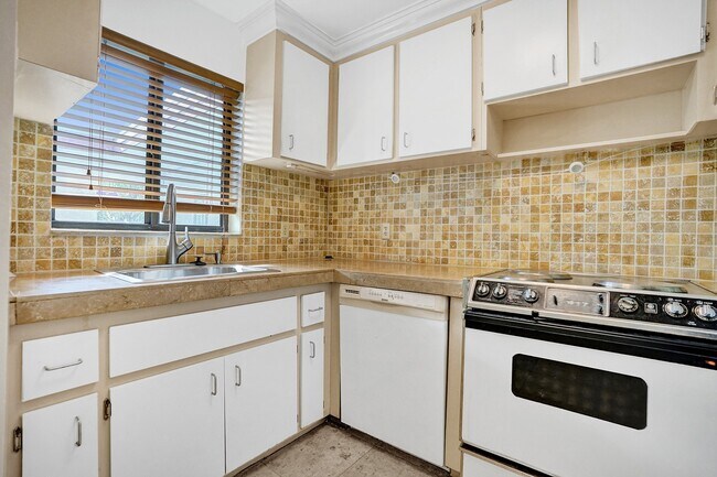 Building Photo - 2514 Taylor St