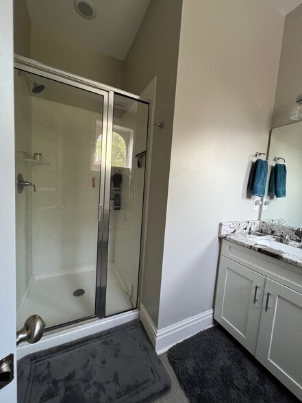 Primary bathroom - 2723 Allen Ave