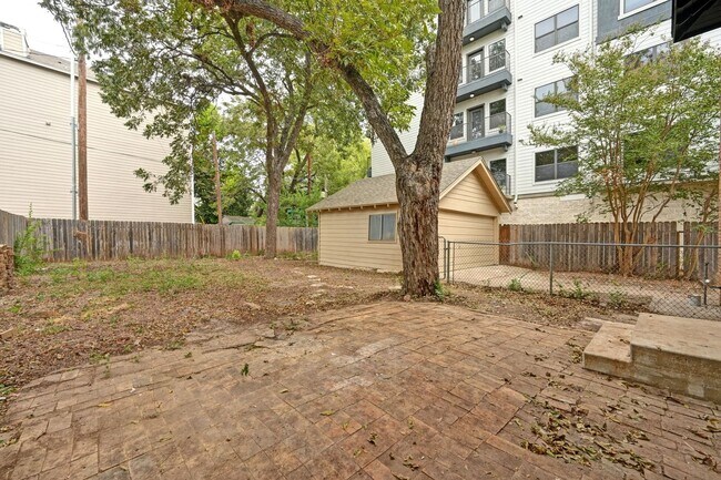 Building Photo - Top of the line House in West Campus for A...