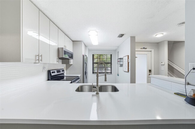 Building Photo - 214 City View Dr