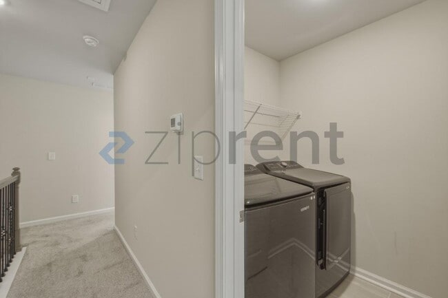 Building Photo - 1015 Badlands St