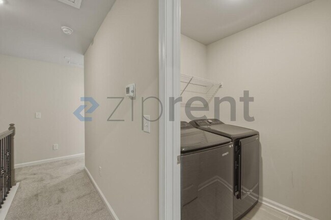 Building Photo - Unit