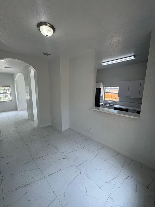 Building Photo - 890 NW 25th Ave