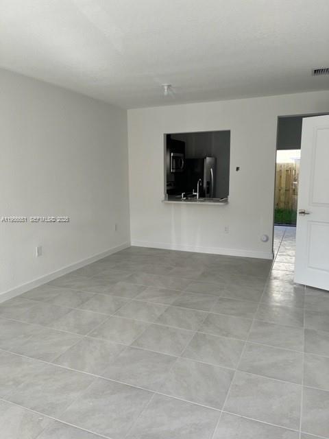 Building Photo - 492 NE 5th St