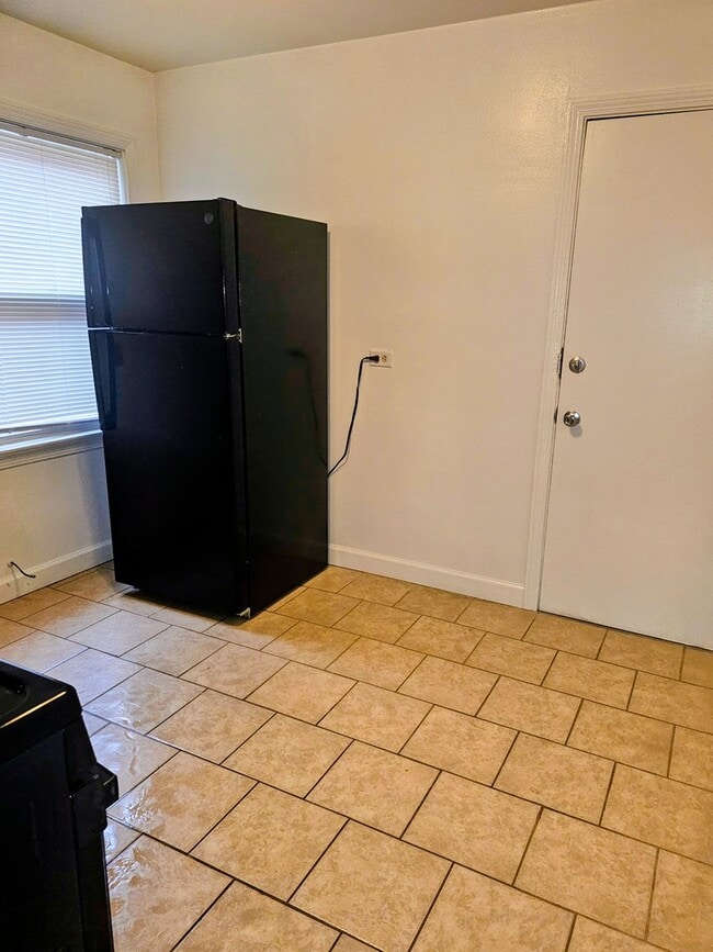 Building Photo - 7632 S Jeffery Blvd