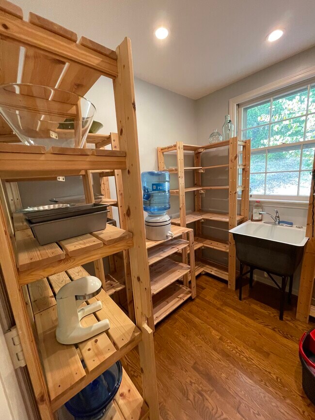 PANTRY - 4633 Benton Smith Rd