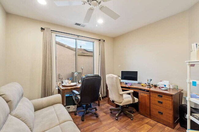 Building Photo - 16418 W Desert Lily Dr