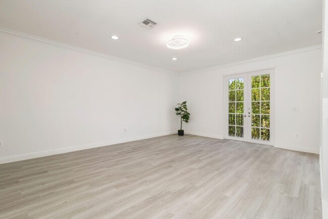 Building Photo - 2502 N Dixie Hwy