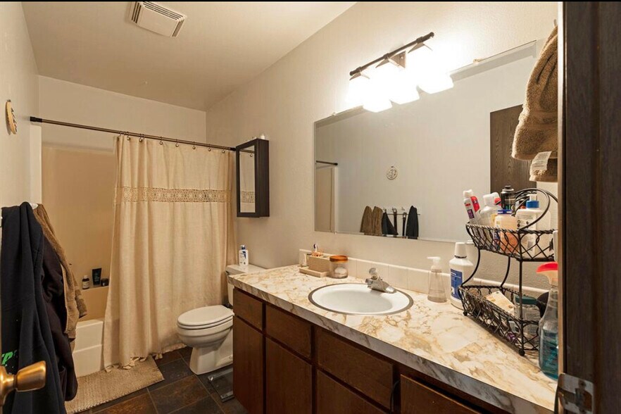 bathroom - 2016 S 13th St W