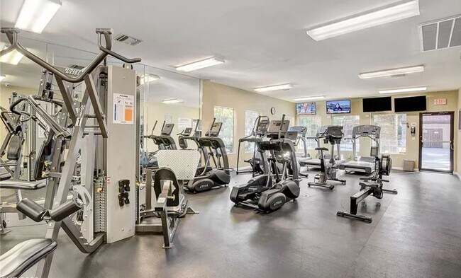 Building Photo - RESORT STYLE LIVING!