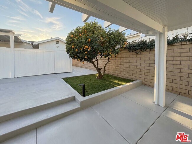 Building Photo - 914 Evergreen St