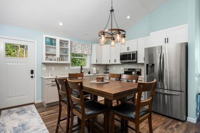 Building Photo - Tranquil Waters - Furnished Monthly Rental