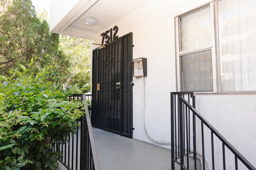 Building Photo - 7512 Fountain Ave