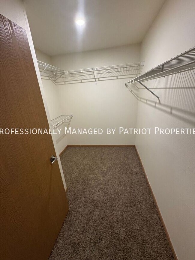 Building Photo - 1609 N Thompson Dr