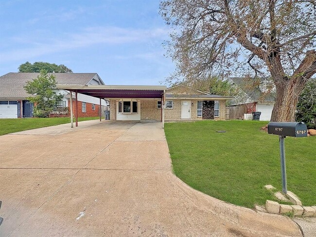 Primary Photo - 6707 NW Compass Dr