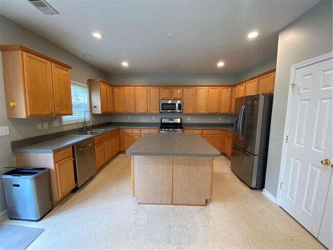 Building Photo - 5125 Huntington Crest Ln