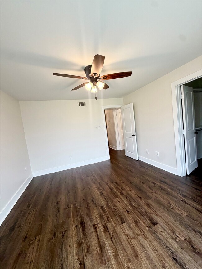 Building Photo - 18617 Egret Bay Blvd
