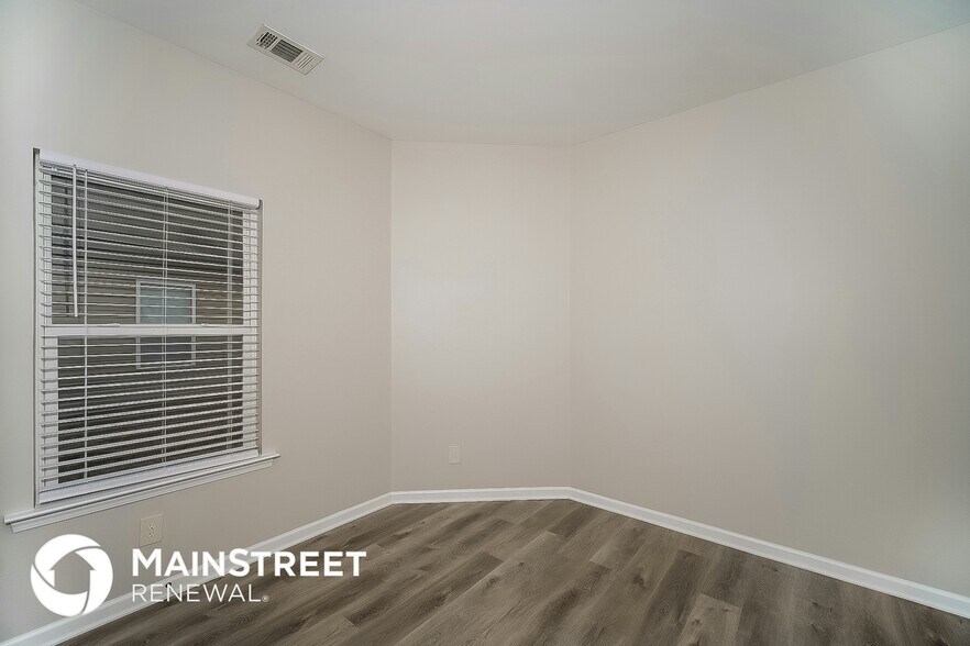 Building Photo - 5263 Promenade Dr