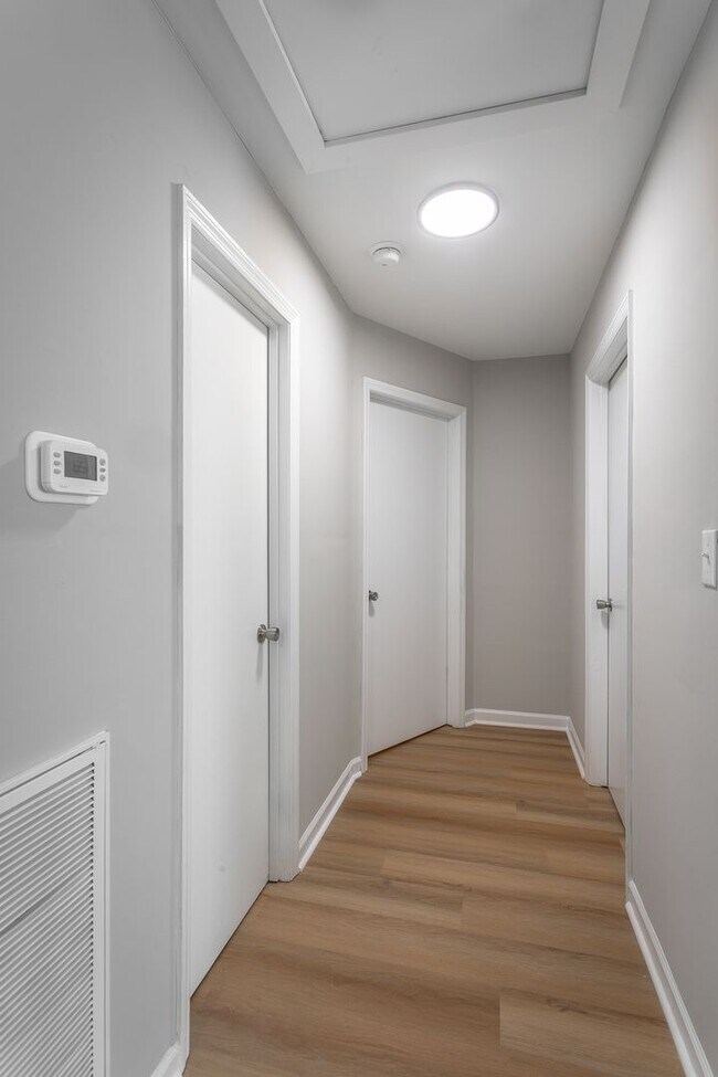 Building Photo - 2703 E 25th St