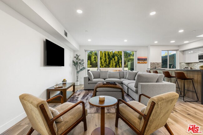 Building Photo - 4806 Sylmar Ave