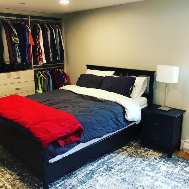 Building Photo - Updated Condo across from Magnuson Park!