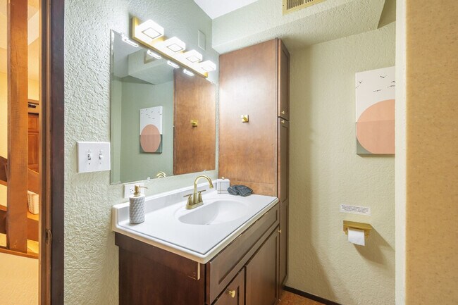 Building Photo - 5504 NE 190th St