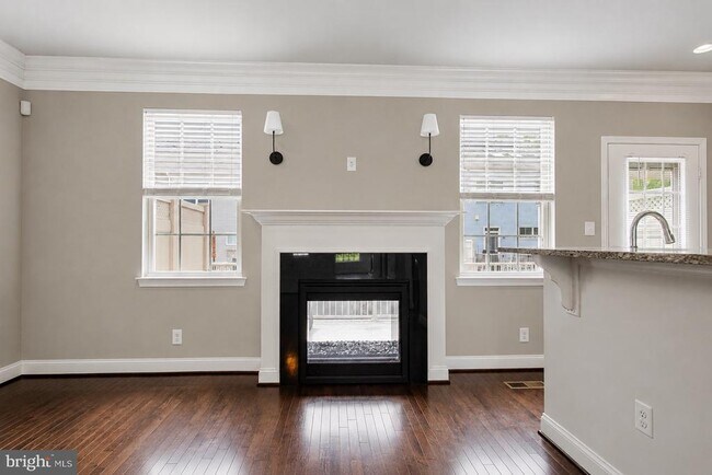 Building Photo - 703 Skippers Ln