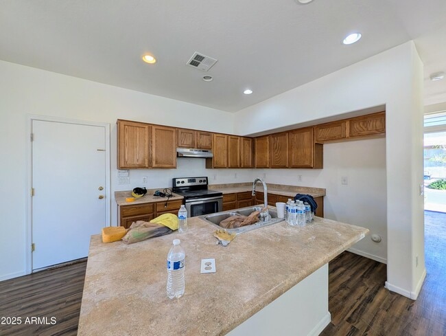 Building Photo - 3848 E Pollack St