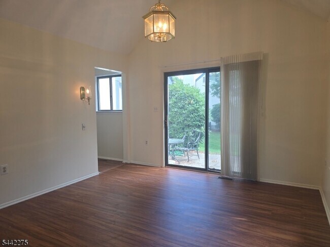 Building Photo - 41 Arbor Cir