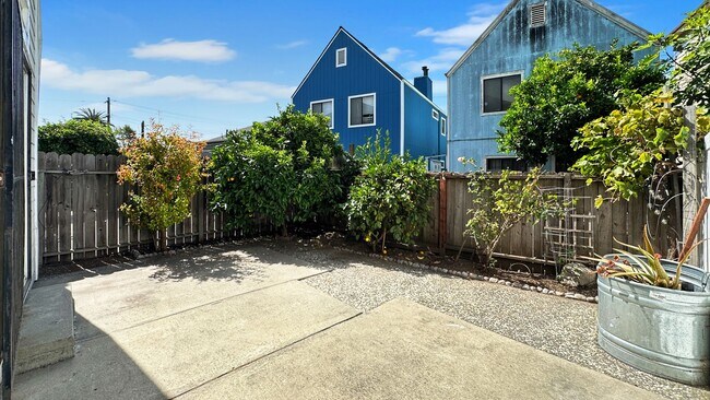 Building Photo - Fruit Trees on this Tastefully Remodeled House in Prescott!