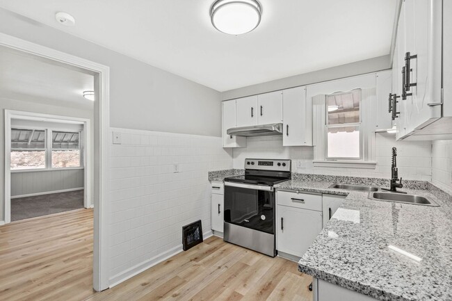 Building Photo - GORGEOUS 3 BEDROOM HOME IN DRAVOSBURG WITH...