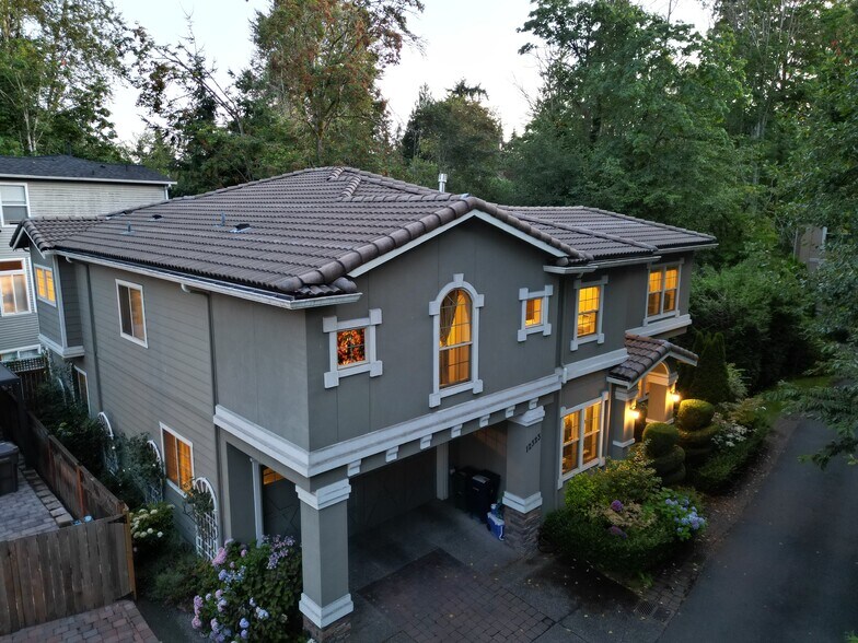 Building Photo - 12323 NE 102nd Ln