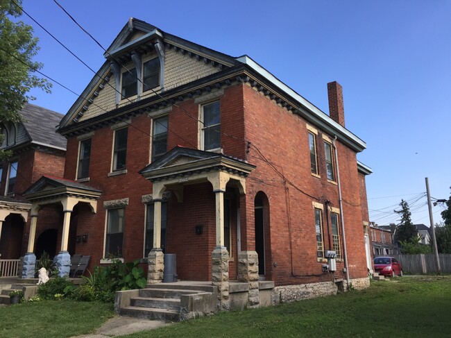 Building Photo - 404 W 1st Ave