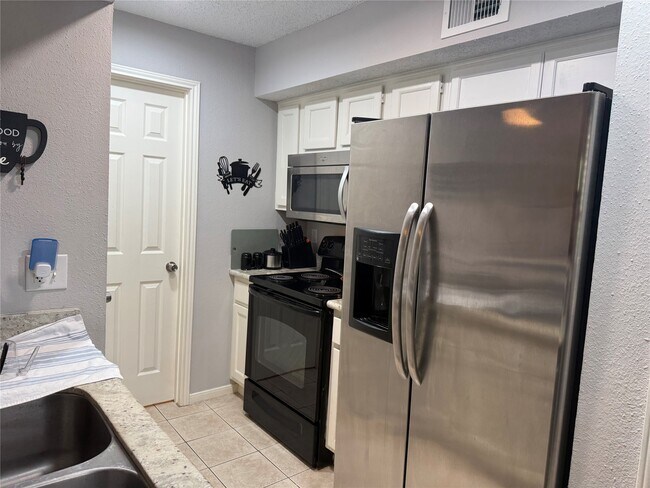 Building Photo - 2300 Old Spanish Trl