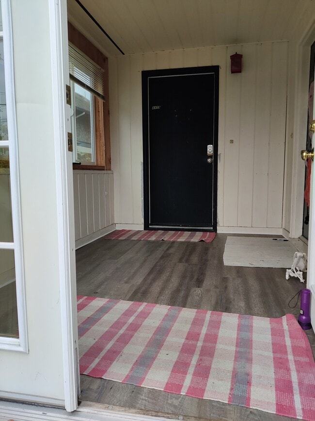 Building Photo - 4407 5th Ave NE