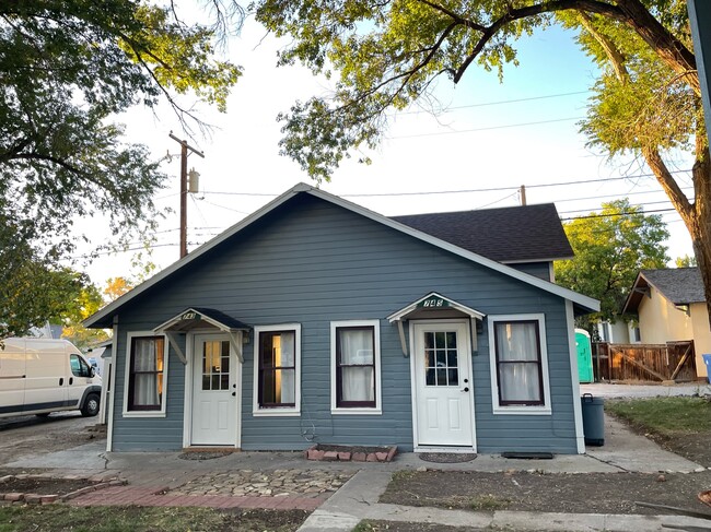 Building Photo - Von Hagen Carriage House 745