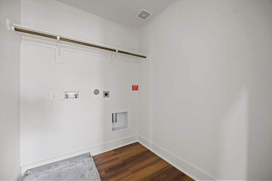 Building Photo - 10603 Whitejacket