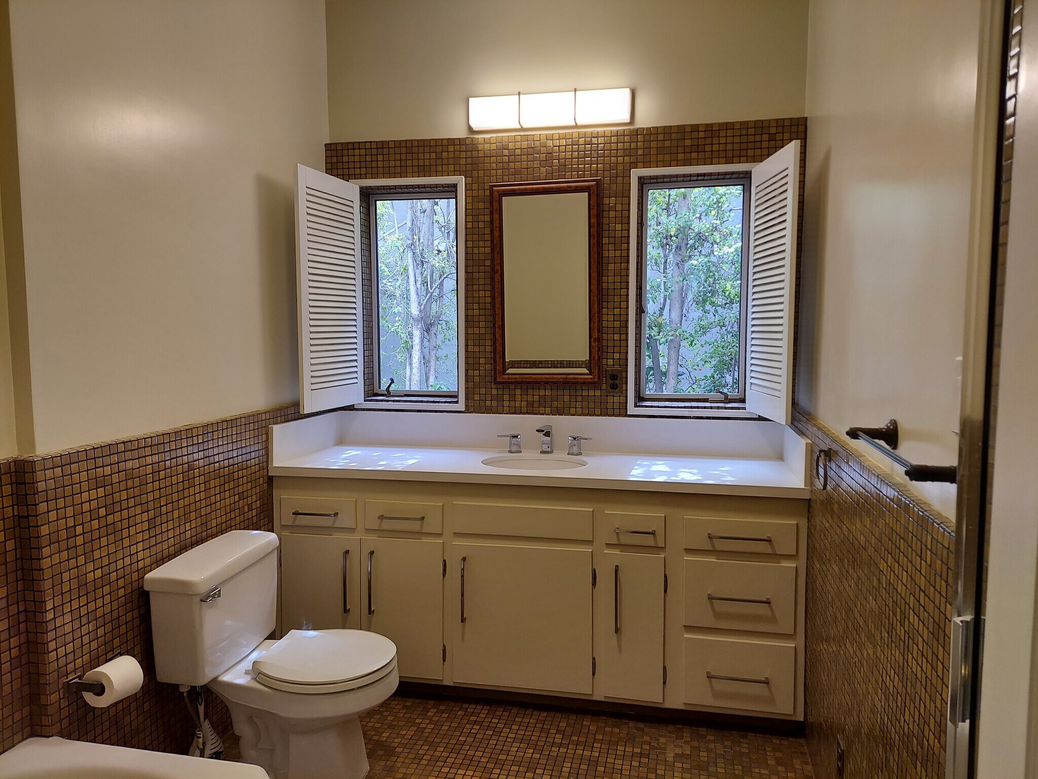 Building Photo - 755 N Harper Ave