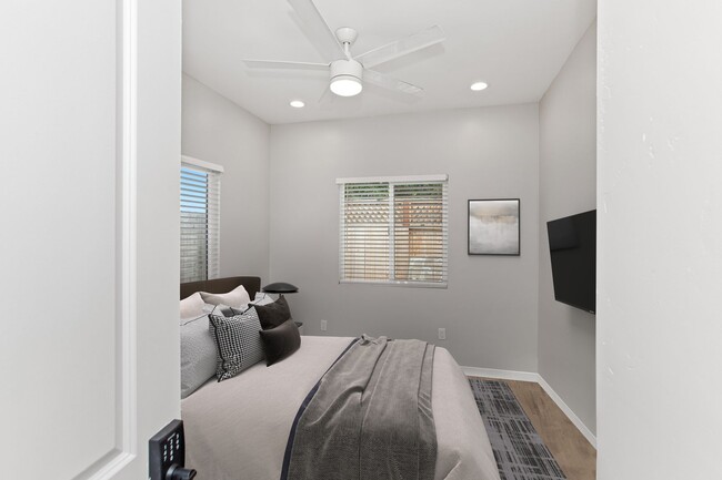 Building Photo - Private balcony + private patio!