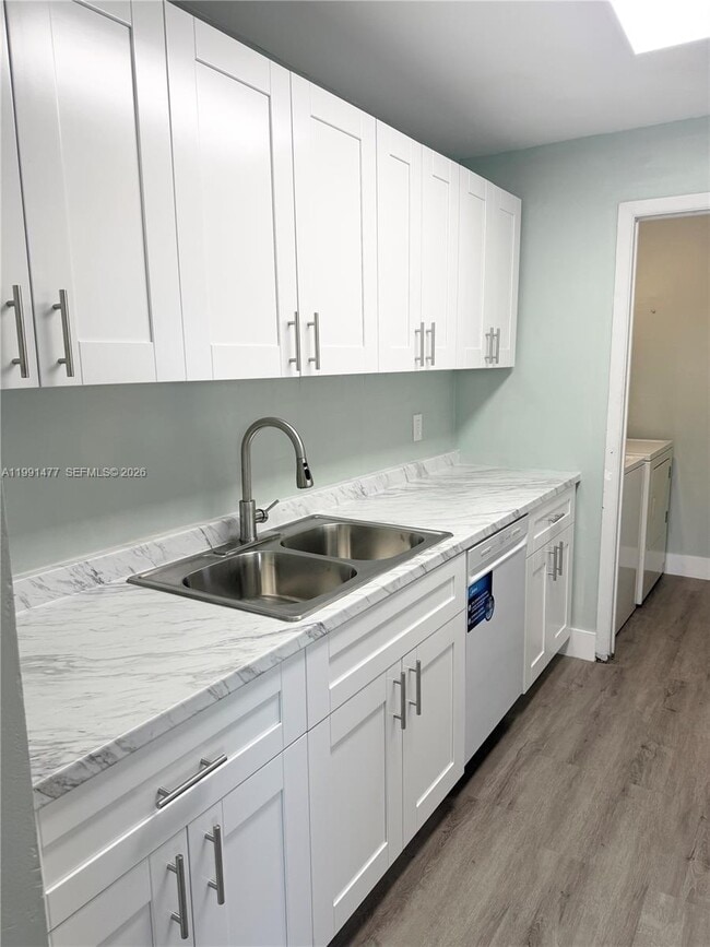 Building Photo - 804 SW 73rd Ave