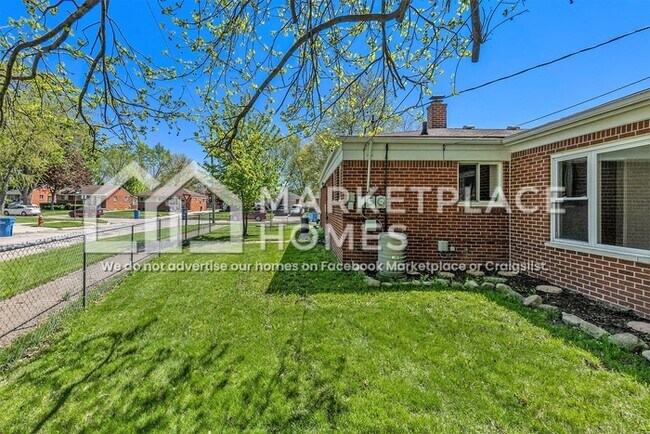 Building Photo - 25161 Patricia Ave