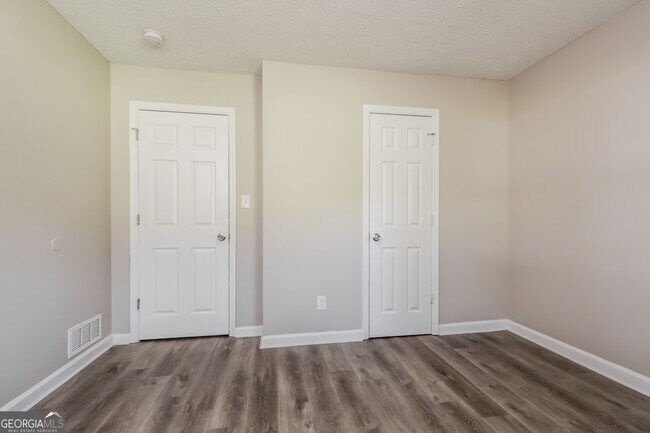 Building Photo - 15 Cedar Creek Dr